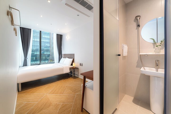 Room 28 of 130