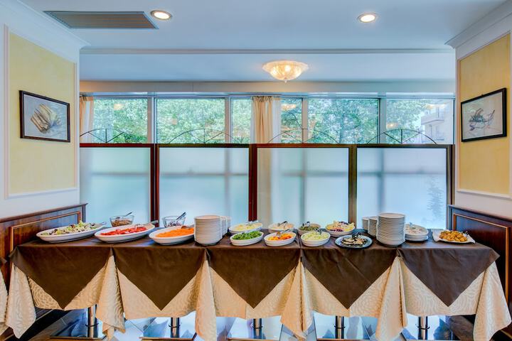 Dining 50 of 76