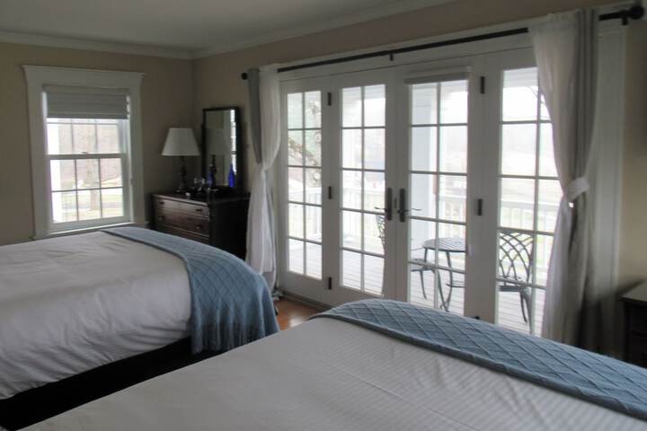 1 Queen Bed (17 of 39)