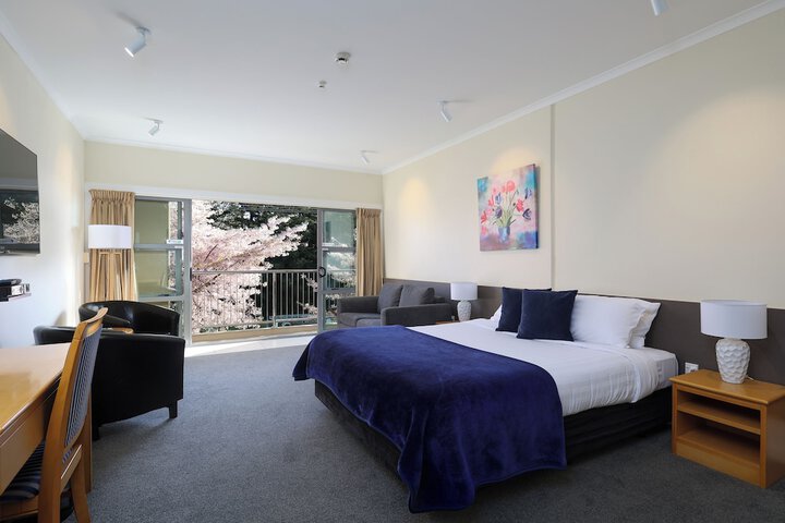 Room 10 of 28