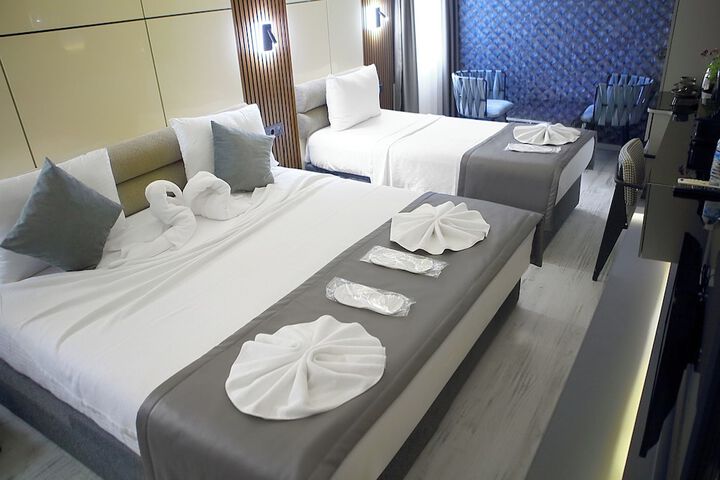 Room 28 of 104