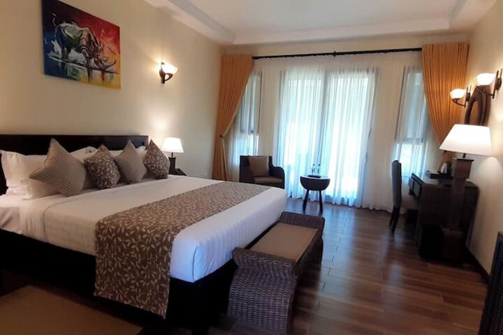 Room 4 of 28