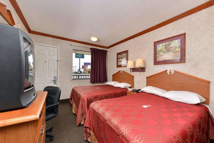 Room 10 of 14