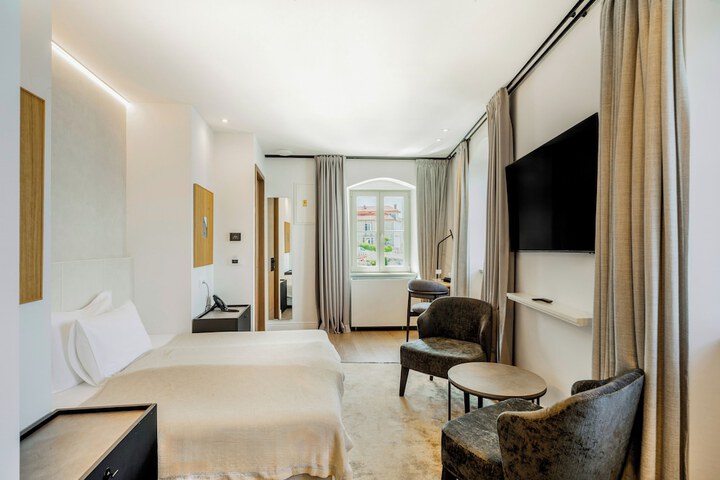 Room 21 of 81