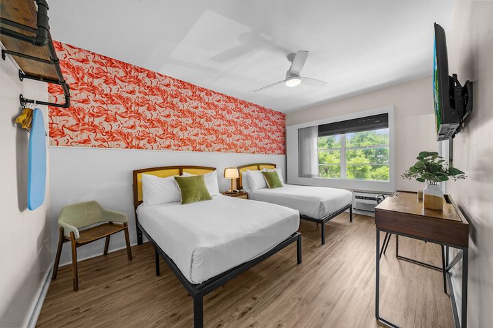 1 Queen Bed (6 of 27)