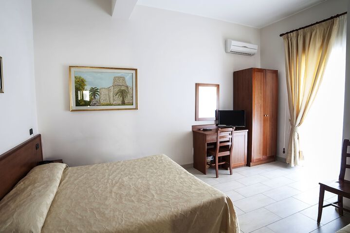 Room 2 of 31