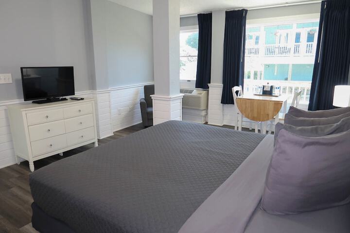 Room 14 of 65