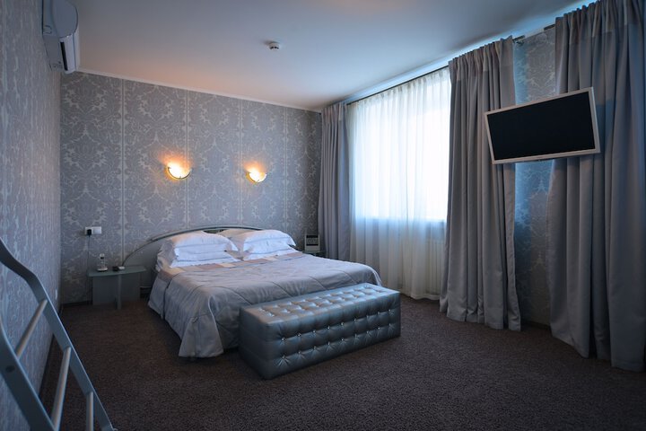 Room 14 of 65