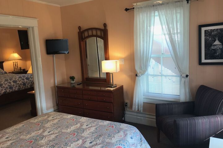 1 Queen Bed (6 of 45)