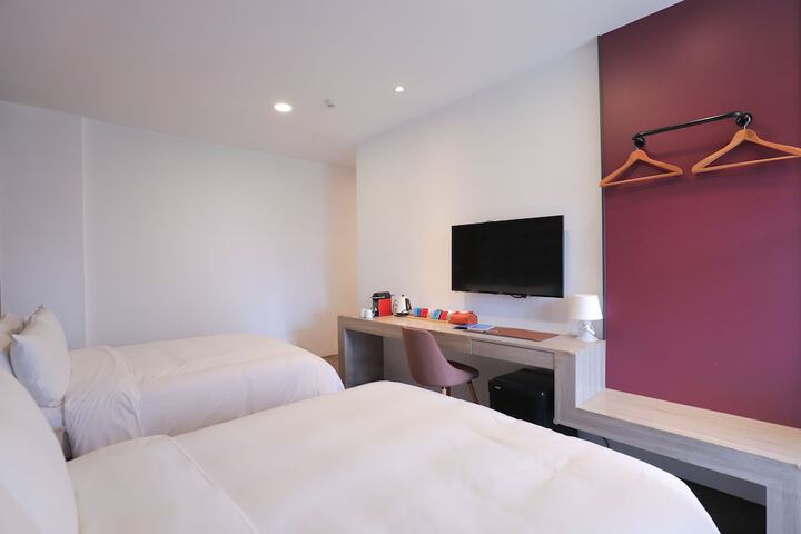 Room 52 of 117