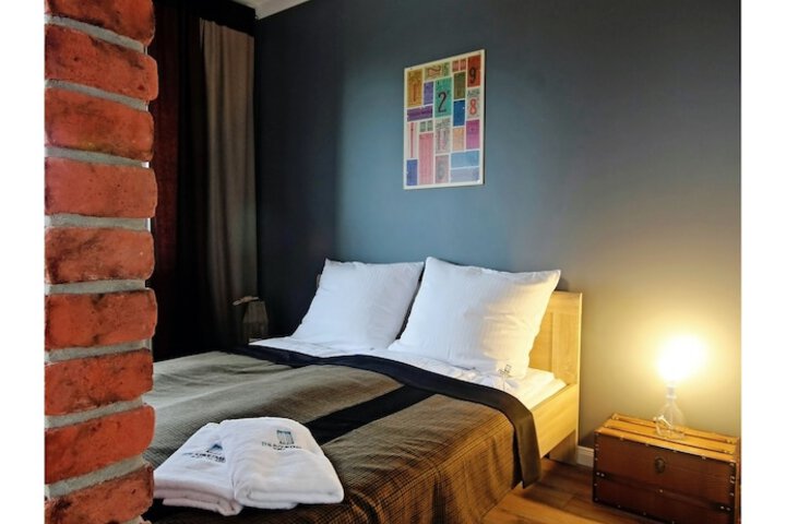 Room 4 of 79