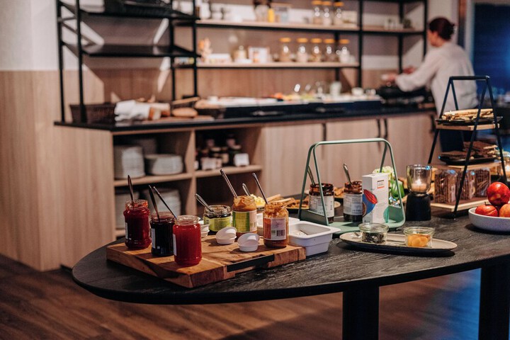 Breakfast/Coffee Service 78 of 103