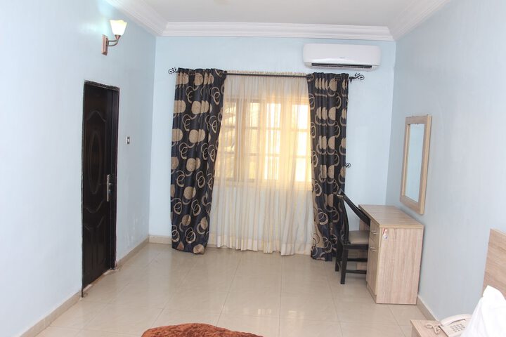 Room 18 of 35