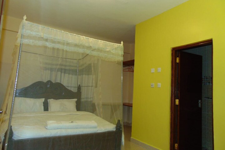Room 13 of 34