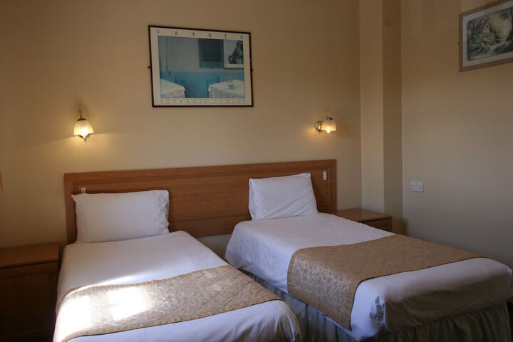 Room 14 of 52
