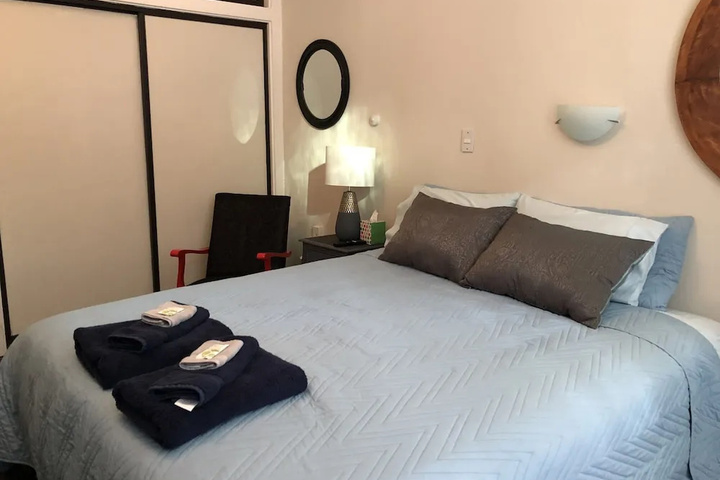 Room 5 of 11