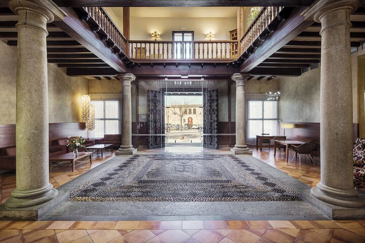 Entrance & Lobby