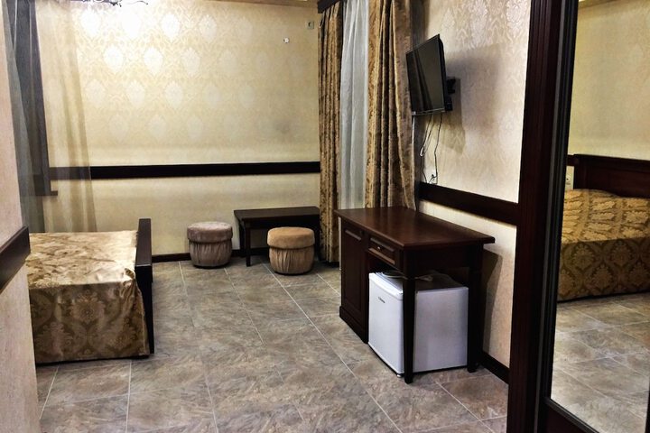 Room 13 of 25