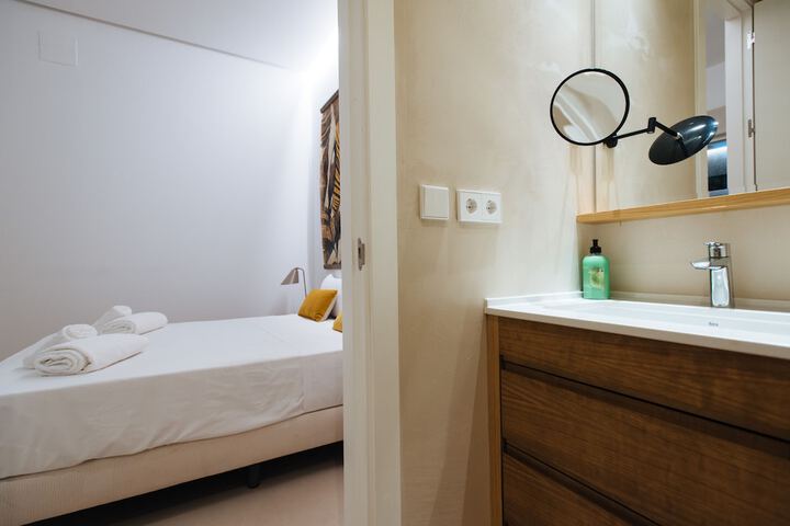 Room 12 of 317