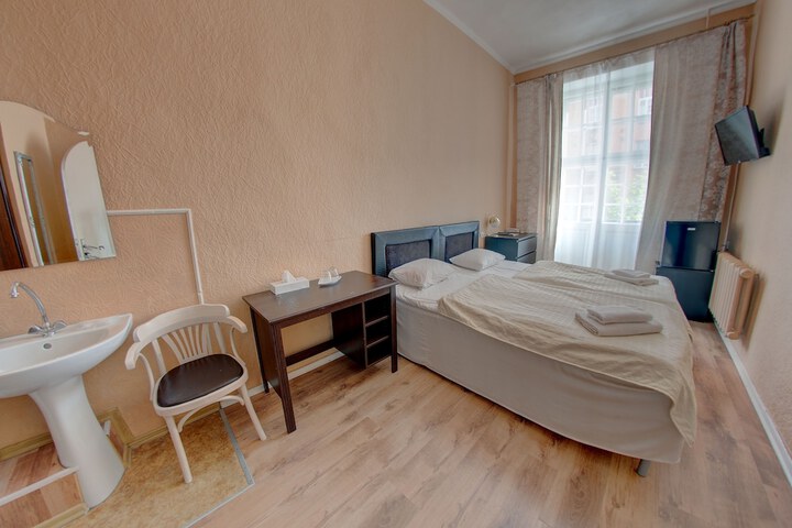 Room 36 of 272