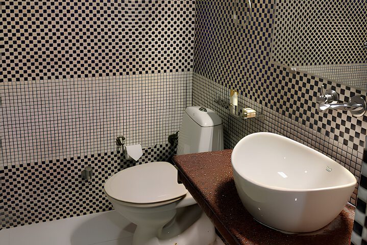 Room 14 of 18