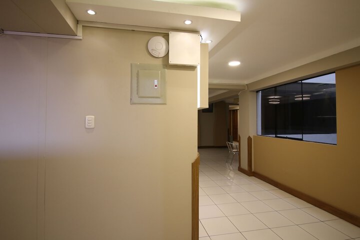 Ballroom/Hall 76 of 96
