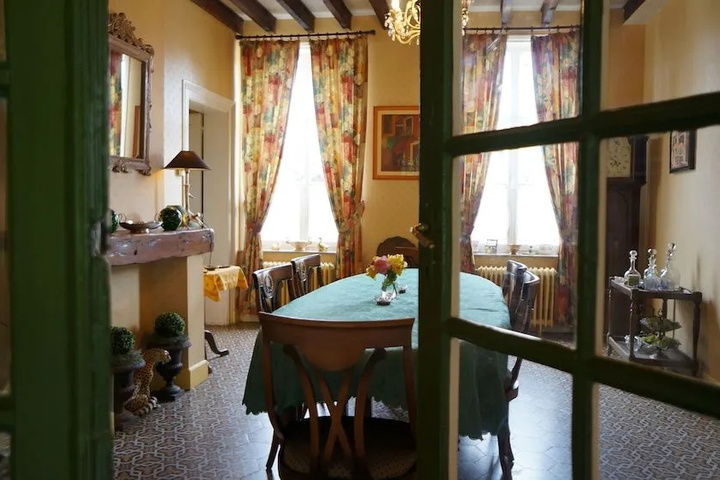 restaurant