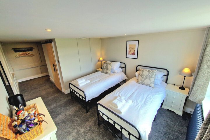 Room 41 of 119