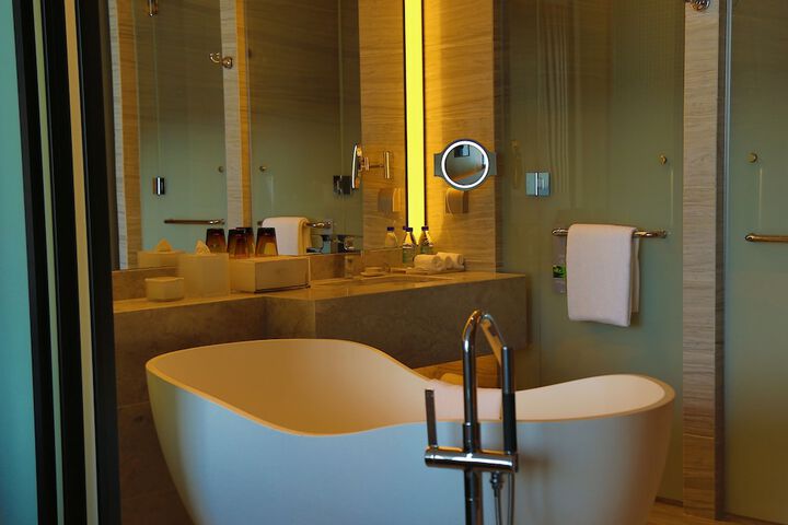 Room 34 of 100