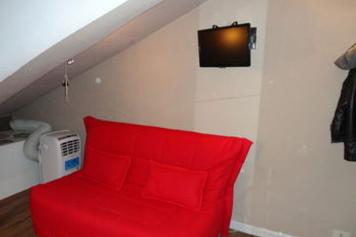 Room 11 of 34