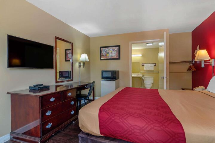 1 King Bed (19 of 22)