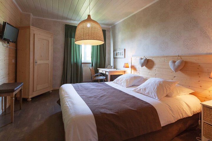 Room 4 of 32