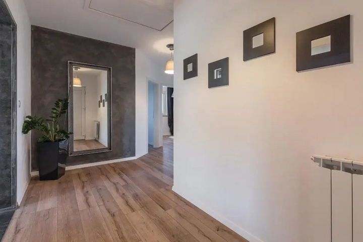 Room 13 of 20