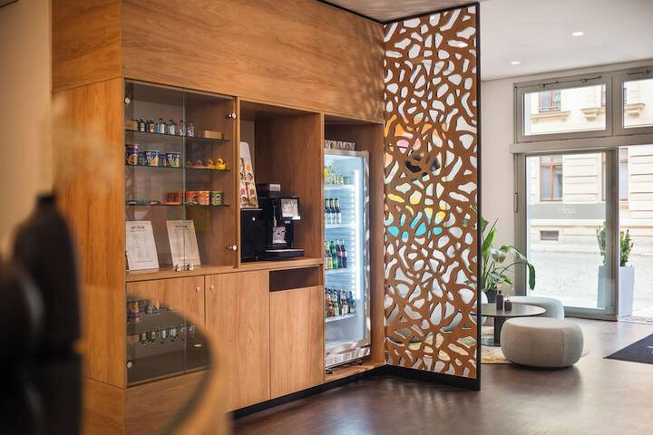 Entrance & Lobby