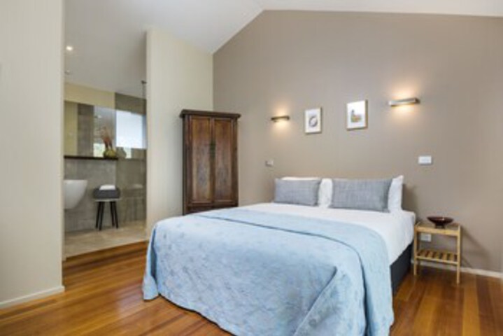 Room 21 of 27