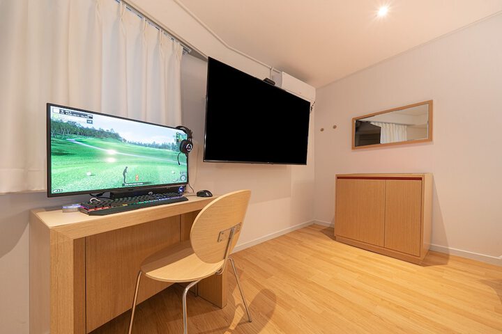 Room 44 of 100