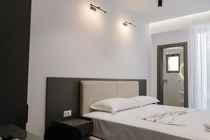 Room 18 of 37