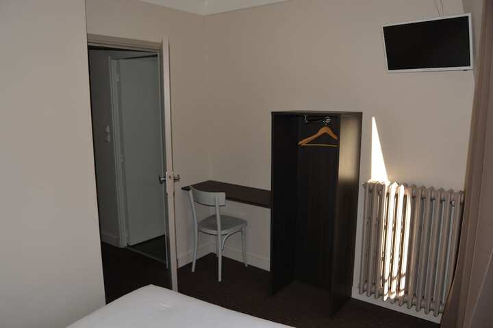 Room 8 of 18