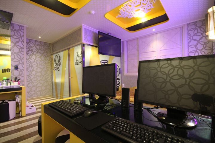 Room 153 of 156