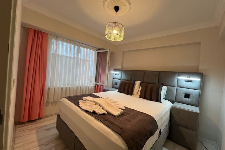 Room 2 of 29