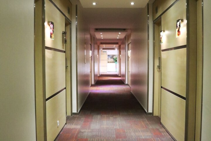 Ballroom/Hall 31 of 42