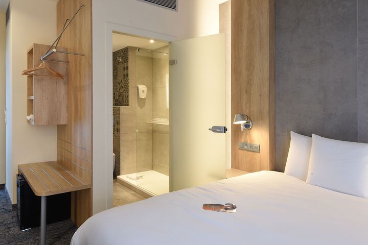 Room 4 of 78