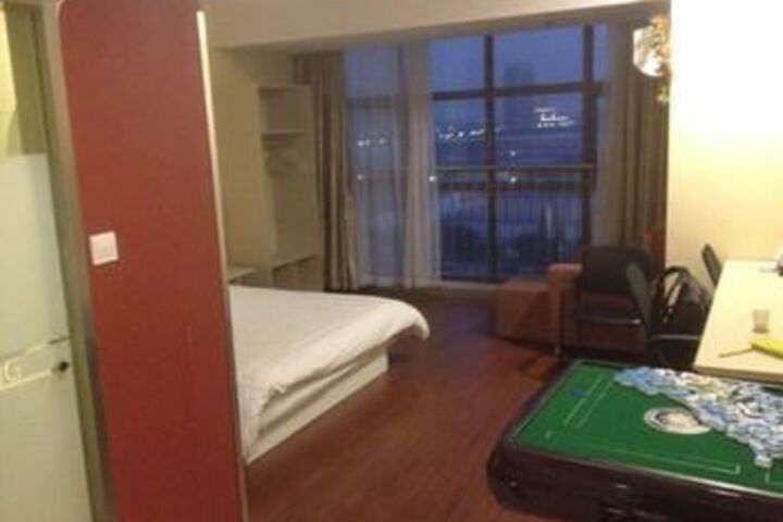 Room 6 of 13