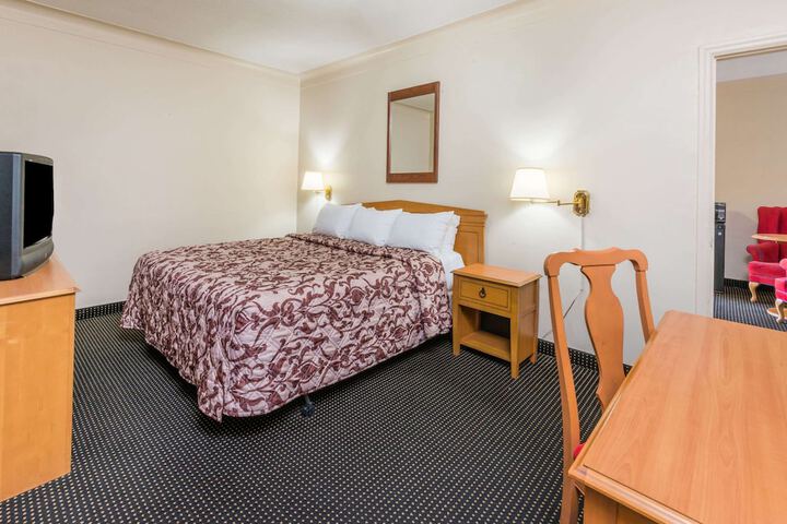 Room 9 of 13