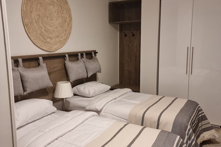 Room 2 of 25