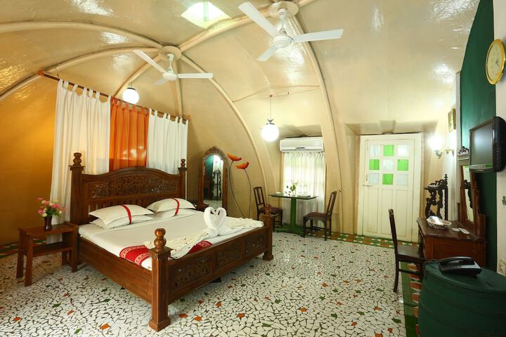 Room 6 of 37