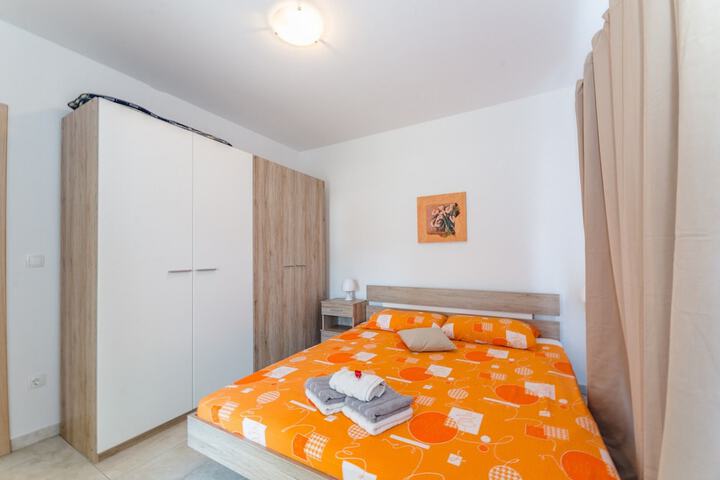 Room 8 of 20