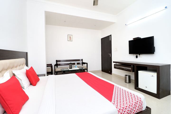 Room 6 of 17