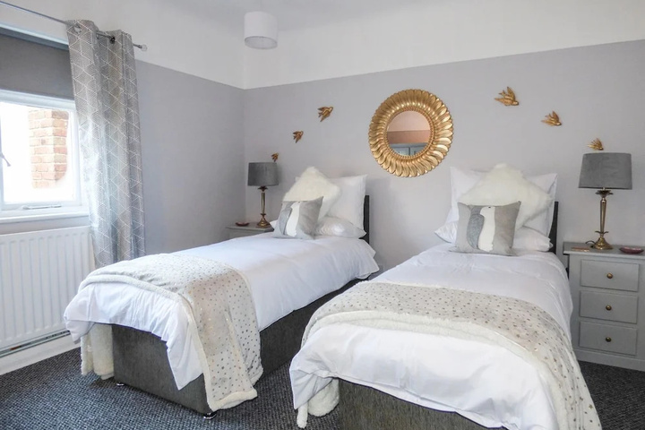 Room 2 of 11