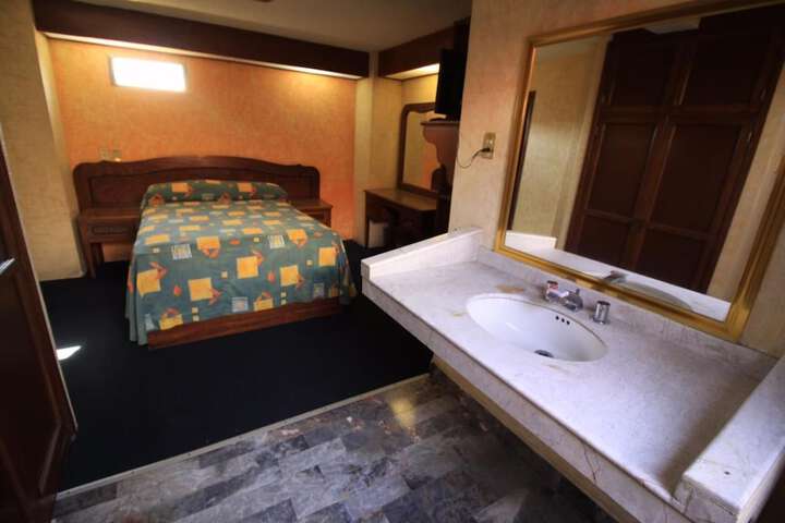 Room 33 of 44